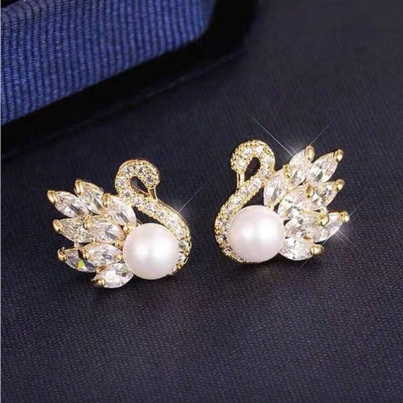 Elegant Gold plated and Silver Swan Pearl Earrings nwt - Picture 6 of 6
